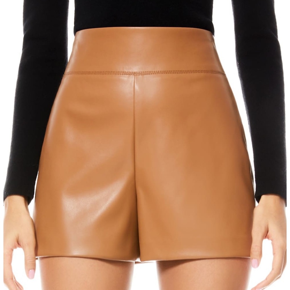 Alice and Olivia Donald vegan shorts NWT in camel size 0